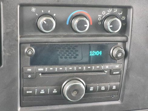 Used 2015 Chevrolet Express 2500 image 25