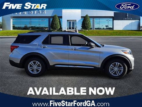 Used 2021 Ford Explorer XLT image 9