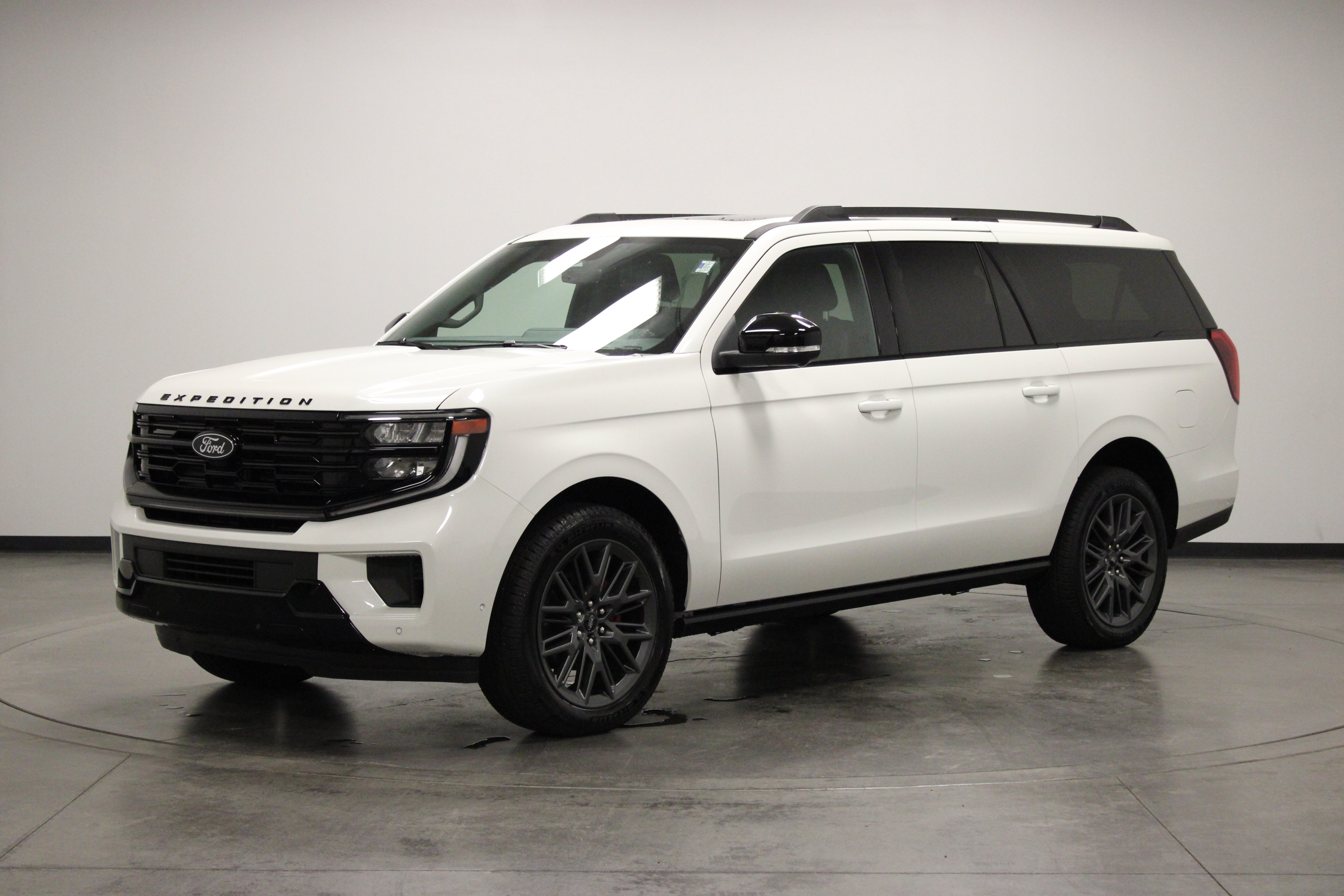 Used 2025 Ford Expedition Max Platinum w/ Stealth Performance Package AWD/4WD image 4