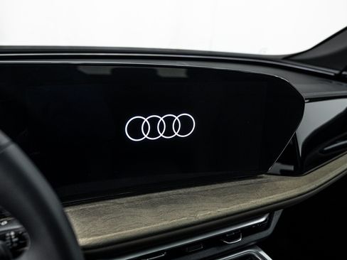 Used 2025 Audi Q5 Premium Plus w/ Premium Plus AWD/4WD image 19