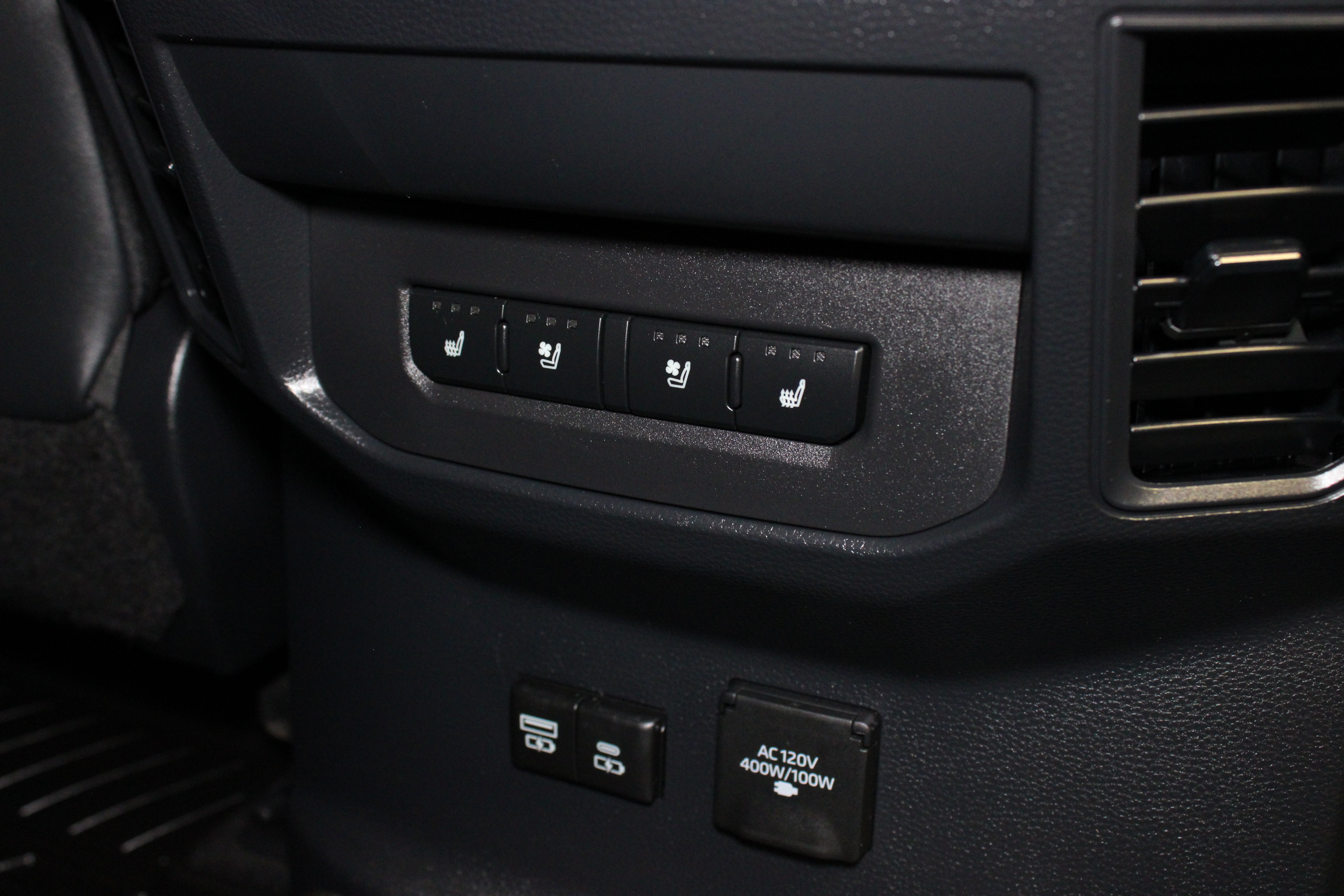 Used 2023 Toyota Tundra Platinum AWD/4WD image 18
