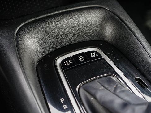 Certified 2025 Toyota Corolla LE FWD image 22