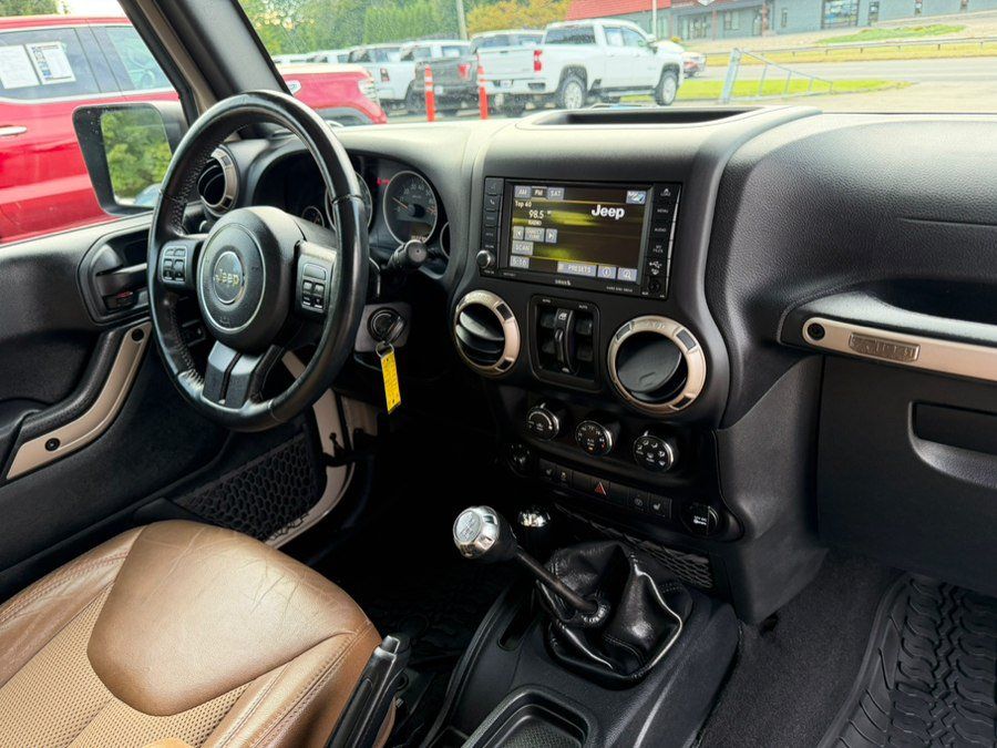 Used 2016 Jeep Wrangler Unlimited Sahara AWD/4WD image 25