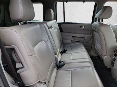 Used 2014 Honda Pilot Touring image 16