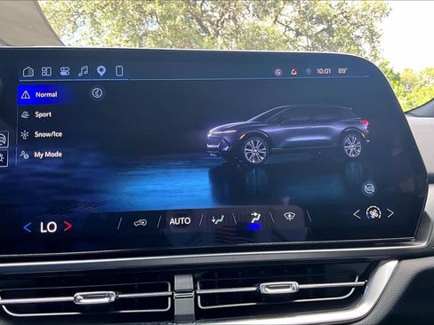 Used 2026 Chevrolet Equinox EV LT FWD image 34