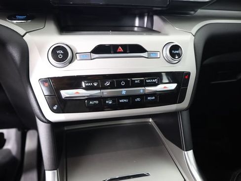 Used 2023 Ford Explorer XLT w/ XLT Sport Appearance Package AWD/4WD image 58