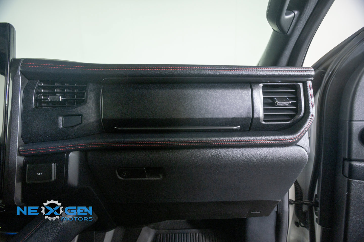 Used 2024 Ford Expedition Max Limited AWD/4WD image 9
