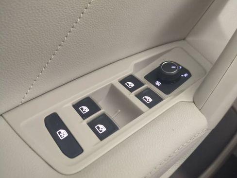 Used 2022 Volkswagen Tiguan SE AWD/4WD image 32