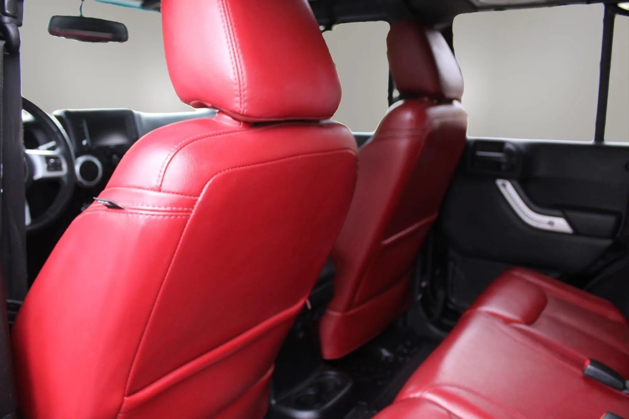 Used 2013 Jeep Wrangler Unlimited Rubicon AWD/4WD image 18
