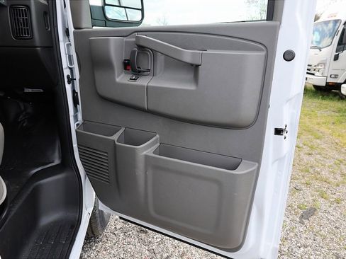 New 2026 Chevrolet Express 2500 w/ Driver Convenience Package RWD image 17