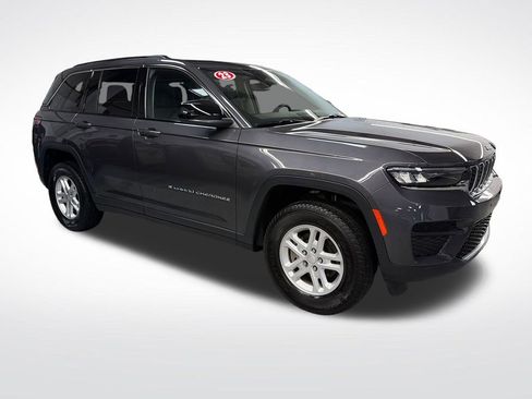 Certified 2023 Jeep Grand Cherokee Laredo AWD/4WD image 11