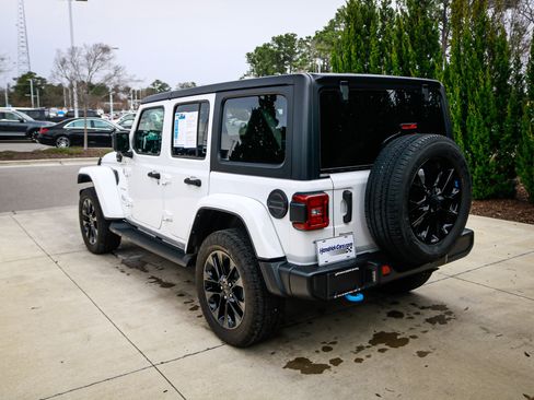 Used 2023 Jeep Wrangler Sahara w/ Cold Weather Group image 8