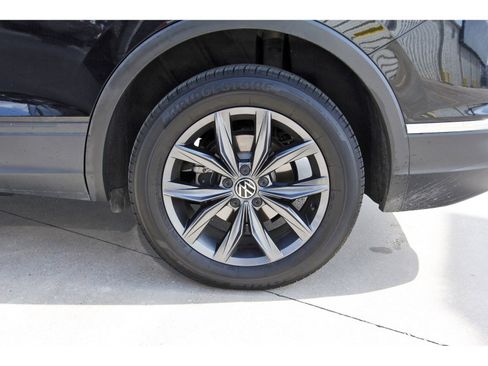 Used 2023 Volkswagen Tiguan SE image 30