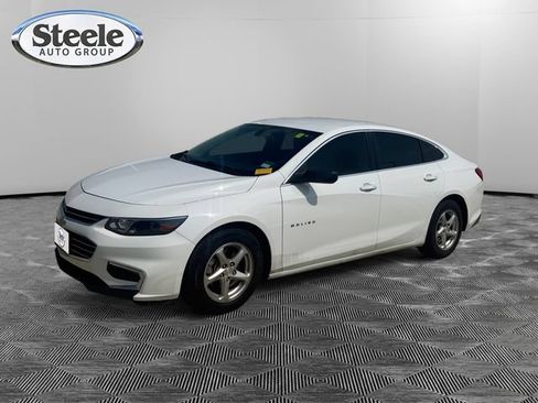 Used 2018 Chevrolet Malibu LS w/ LPO, Convenience Package 2 FWD image 1