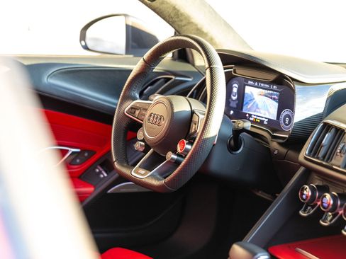 Used 2018 Audi R8 V10 plus image 24