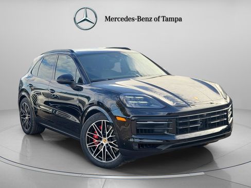 Used 2024 Porsche Cayenne S image 4