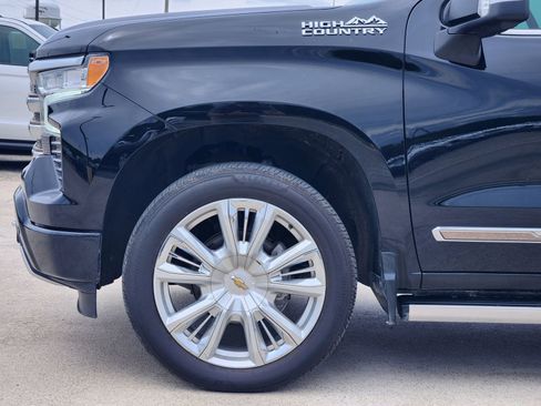 Used 2022 Chevrolet Silverado 1500 High Country w/ High Country Premium Package AWD/4WD image 9