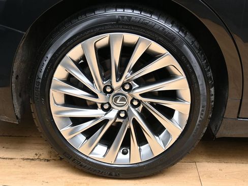 Used 2019 Lexus ES 350 Ultra Luxury w/ Accessory Package 2 FWD image 15