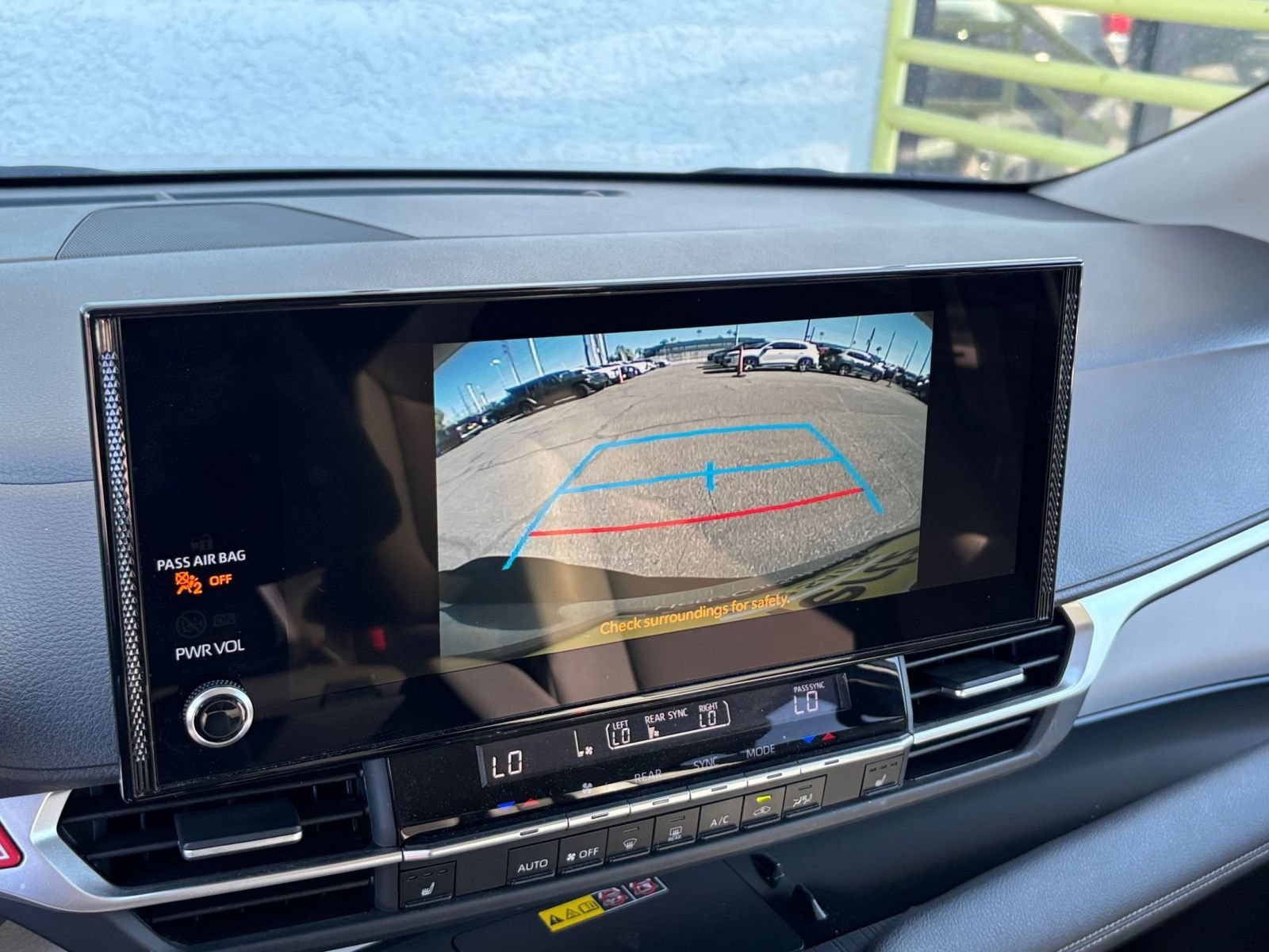 Used 2025 Toyota Sienna XLE FWD image 25