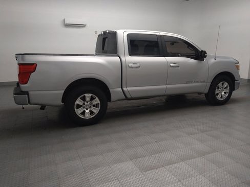 Used 2019 Nissan Titan SV image 10