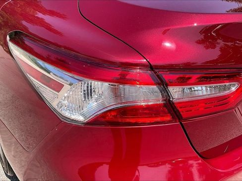 Used 2019 Toyota Camry LE FWD image 29