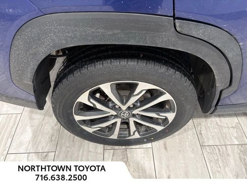 Used 2024 Toyota Corolla Cross XLE image 5