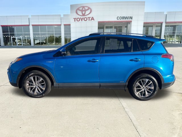 Used 2018 Toyota RAV4 LE AWD/4WD image 2