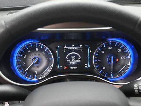 Used 2017 Chrysler Pacifica Touring FWD image 23