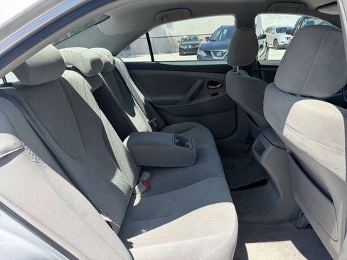 Used 2009 Toyota Camry LE FWD image 12