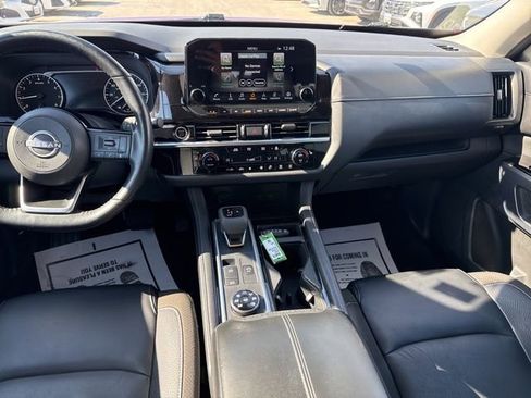 Used 2022 Nissan Pathfinder SL image 15