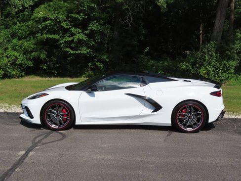 Used 2023 Chevrolet Corvette Stingray Premium Conv w/ Z51 Performance Package RWD image 30