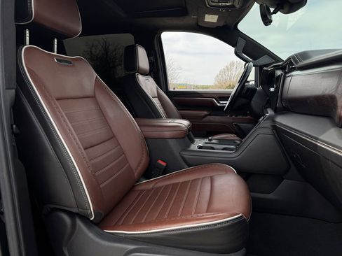 Used 2024 GMC Sierra 3500 Denali Ultimate image 28