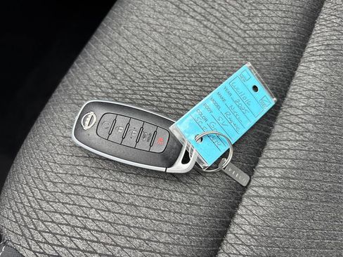 Used 2025 Nissan Rogue SV image 37