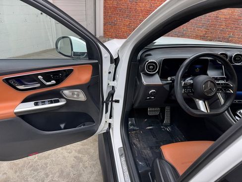 Certified 2024 Mercedes-Benz GLC 300 4MATIC image 9