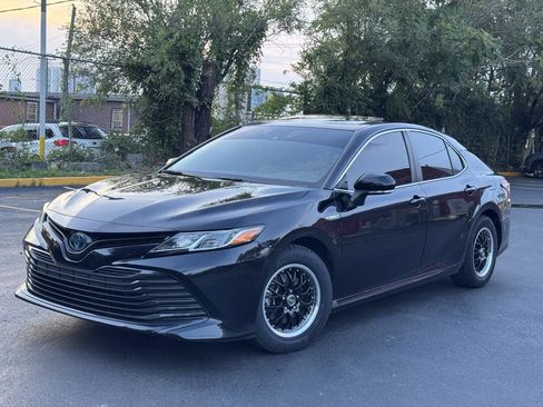 Used 2020 Toyota Camry LE w/ Sunroof Package FWD image 4