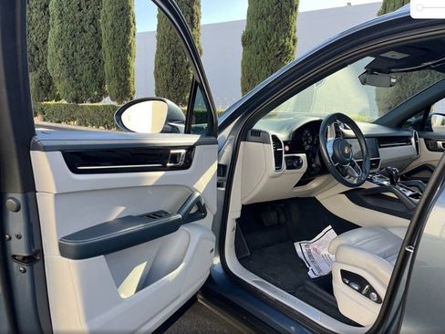 Used 2019 Porsche Cayenne E-Hybrid AWD/4WD image 5