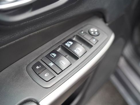 Used 2019 Jeep Cherokee Limited w/ Technology Group image 36