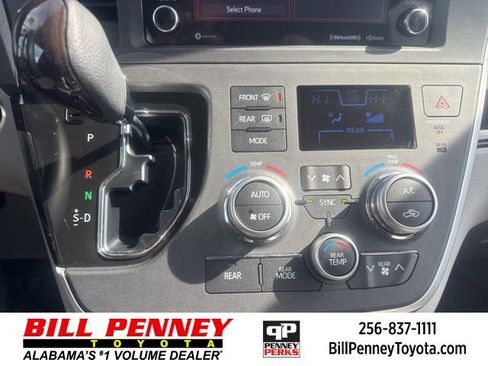 Used 2020 Toyota Sienna XLE image 31