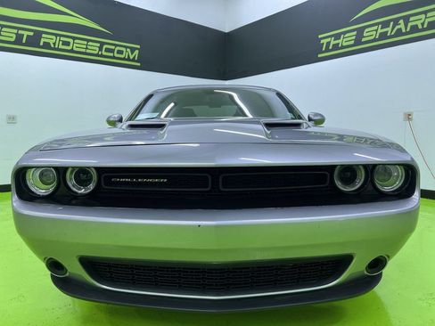 Used 2018 Dodge Challenger SXT RWD image 3