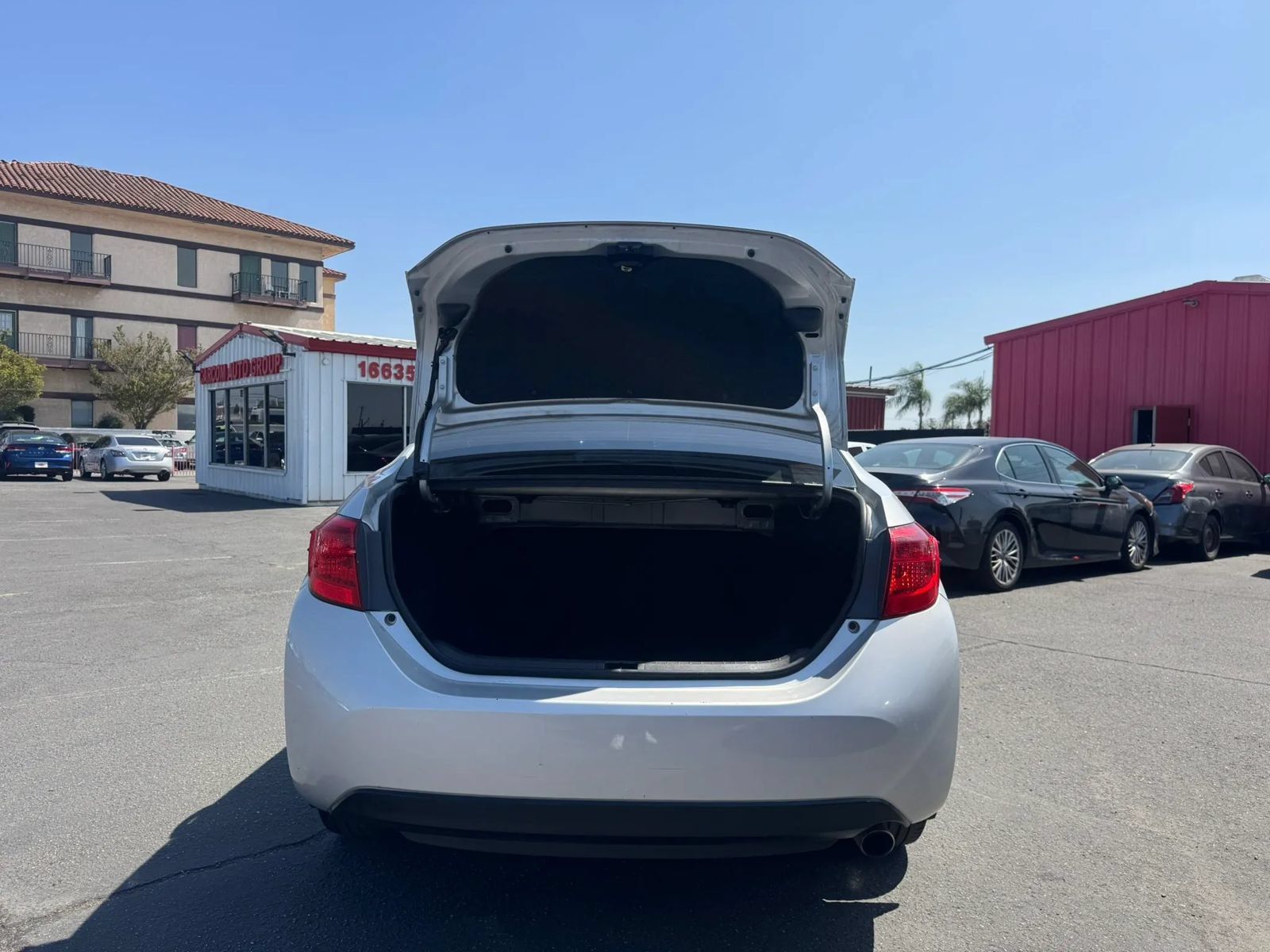 Used 2017 Toyota Corolla SE w/ Carpet Mat Package (TMS) FWD image 8