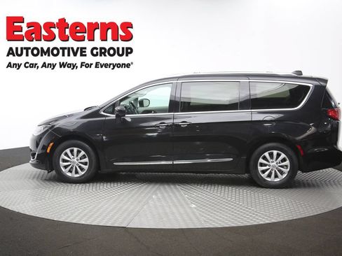 Used 2019 Chrysler Pacifica Touring-L FWD image 59