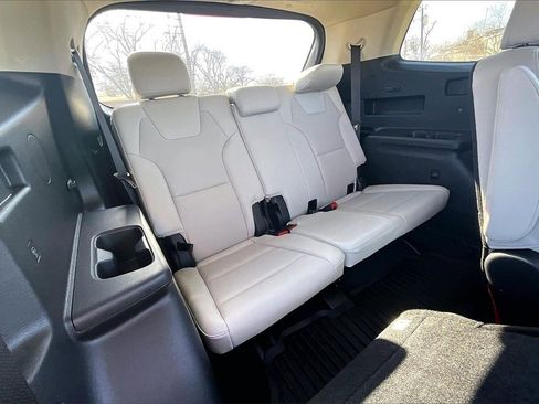 Certified 2024 Kia Telluride S w/ S Sunroof Package image 29