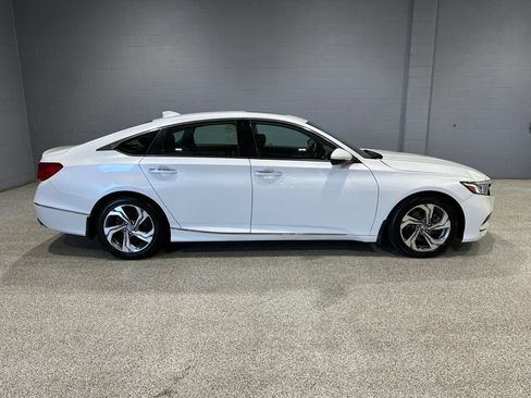 Used 2018 Honda Accord Touring image 2