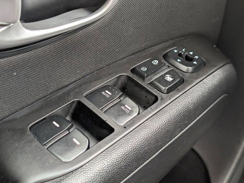 Used 2014 Kia Soul + FWD image 30