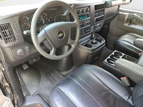 Used 2017 Chevrolet Express 3500 LT w/ LT Preferred Equipment Group RWD image 9
