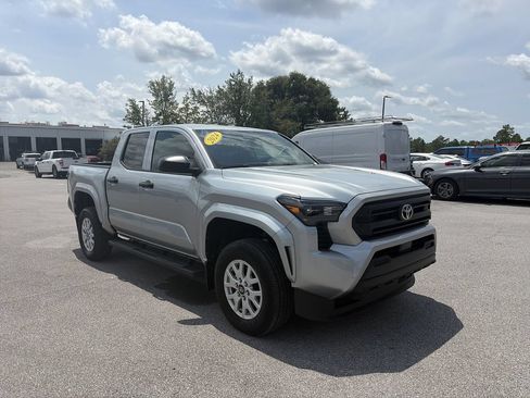 Used 2024 Toyota Tacoma SR RWD image 9