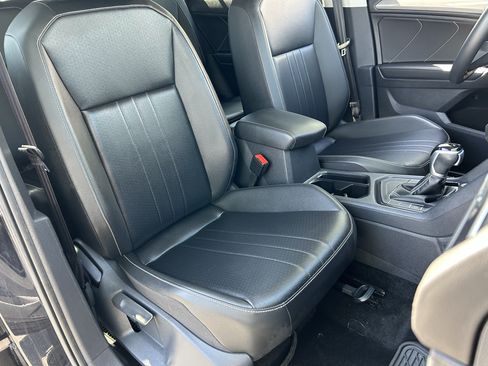 Used 2024 Volkswagen Tiguan SE FWD image 8