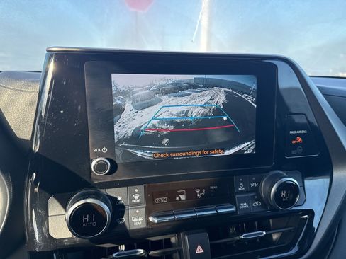 Used 2023 Toyota Highlander LE image 21