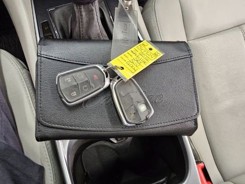 Used 2016 Cadillac SRX Luxury w/ Driver Awareness Package image 23