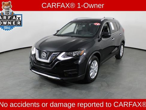 Used 2018 Nissan Rogue SV image 2